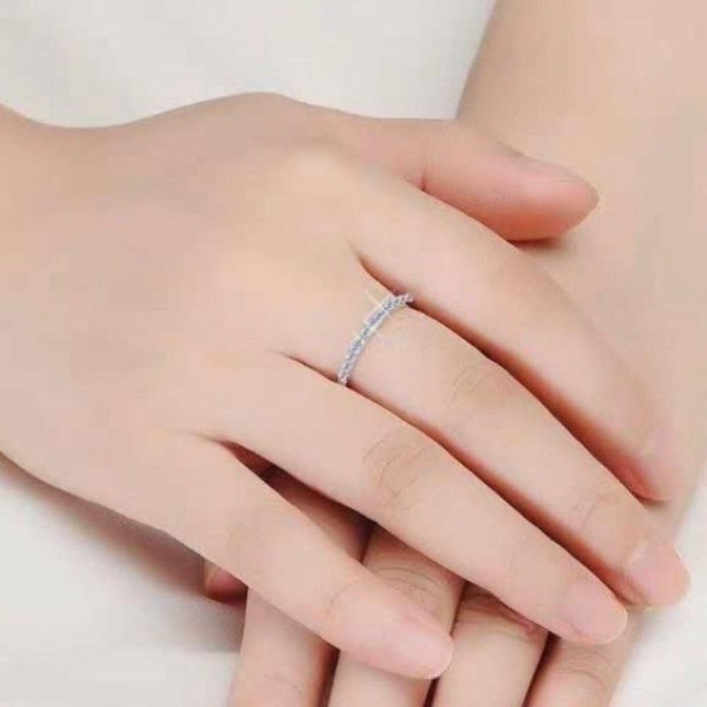 NEW 18K WHITE GOLD DIAMOND ETERNITY STACKABLE RING, CUTE RING, SHINY RING. - Picture 9 of 9